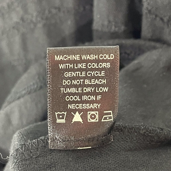 Max Studio London Size Medium Black Textured Sylvie Cold Shoulder Pullover Top - Picture 9 of 12